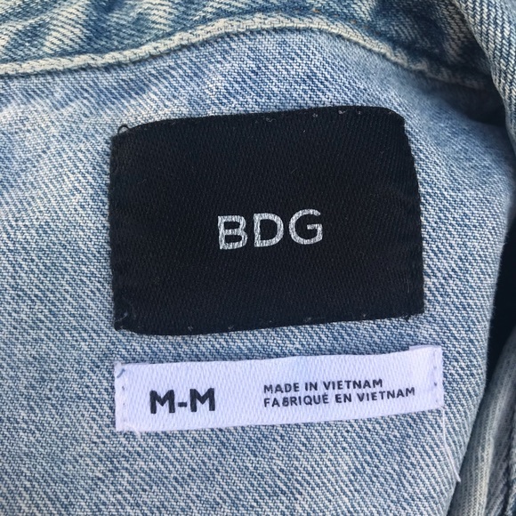 ⭐️ light wash denim jacket - Picture 4 of 4